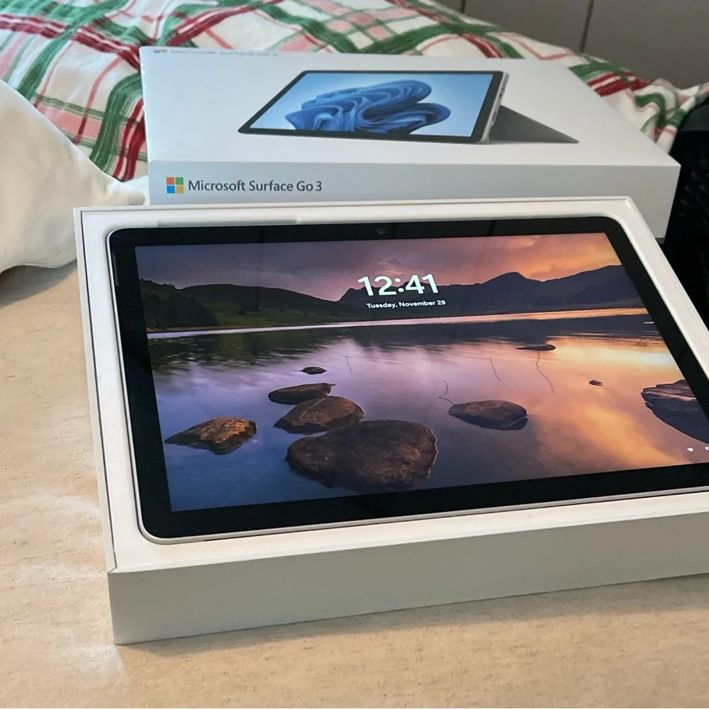 Microsoft Surface pro 3 w/ Microsoft Signature Type Cover